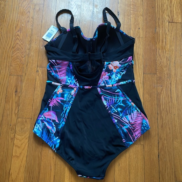 Torrid Underwire Swim One Piece - Floral new with tags D/DD - Picture 4 of 5
